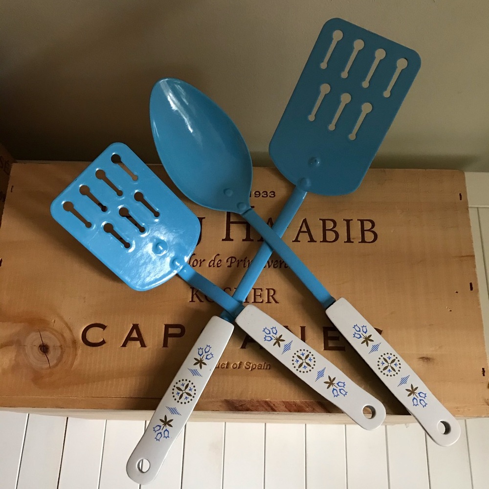 Vintage EKCO Enameled Stainless Steel Spatula Set - Picture 3 of 3